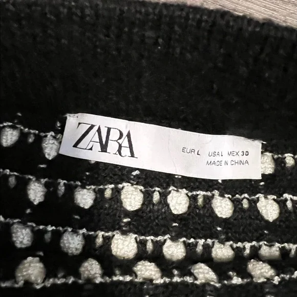 Zara sweater Knit Mini Fringe striped black and white  Skirt in size large - Picture 5 of 6